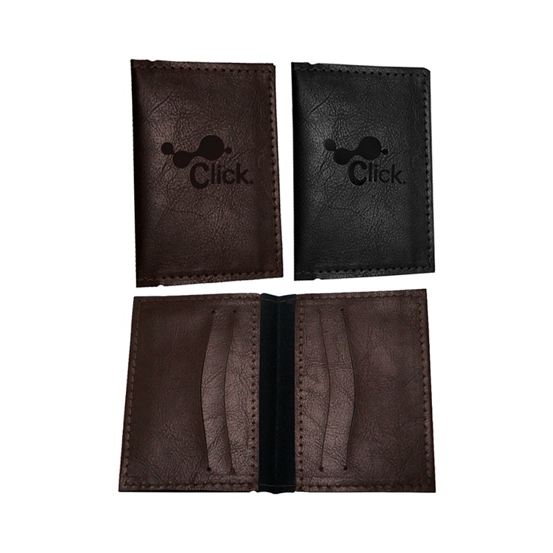 Porta cartão em couro sintético com quatro divisórias e dois bolsos internos.

Medidas aproximadas para gravação (CxL):  6,5 cm x 10 cm

Tamanho total aproximado  (CxL):  8 cm x 11,3 cm
